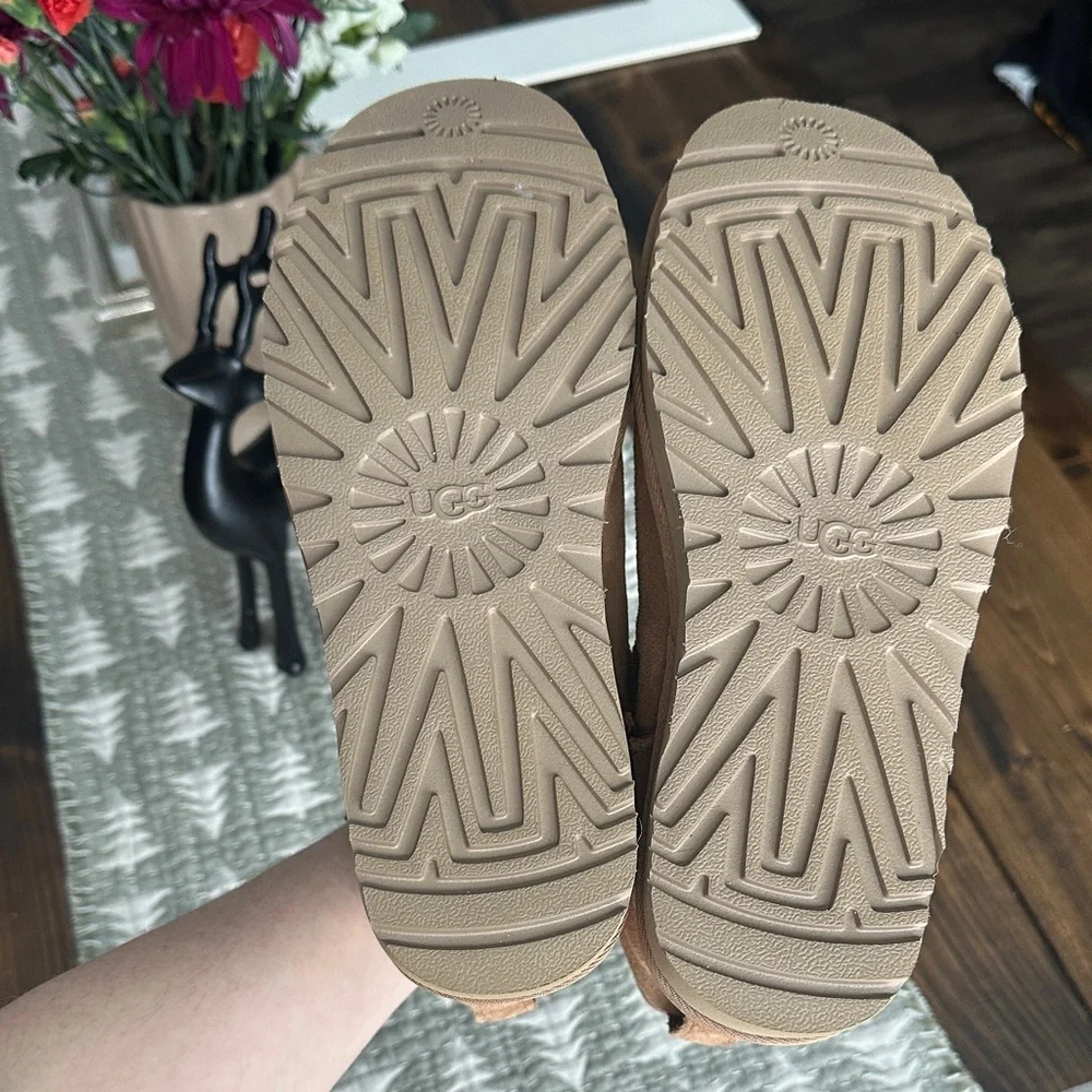 UGG Classic Mini Bailey Zip Boots 8 - Picture 2 of 5